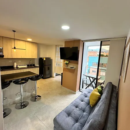 Apartamento En Laureles Cerca A La 70 Y Estadio - 702